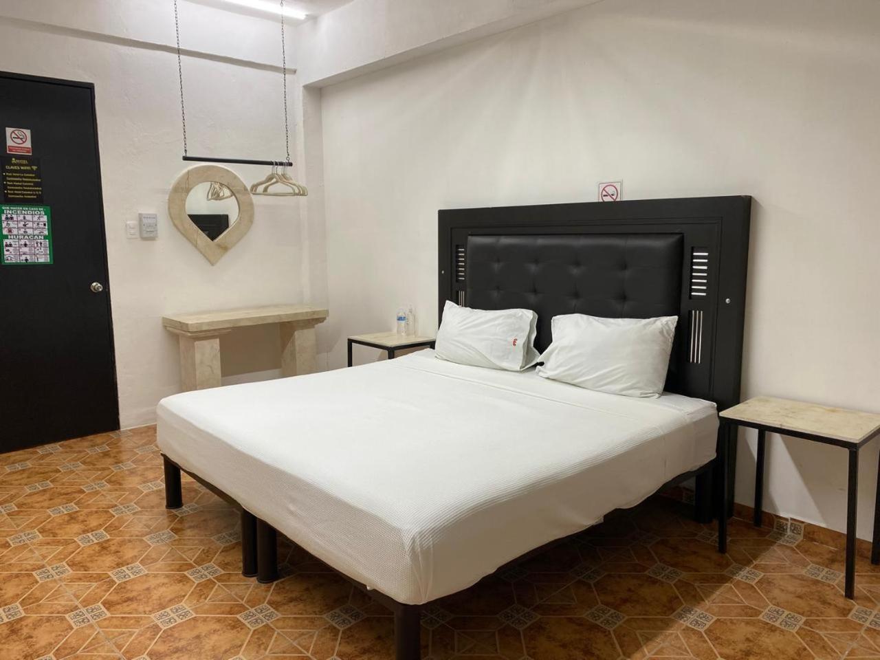 Hotel La Catedral Mérida Esterno foto